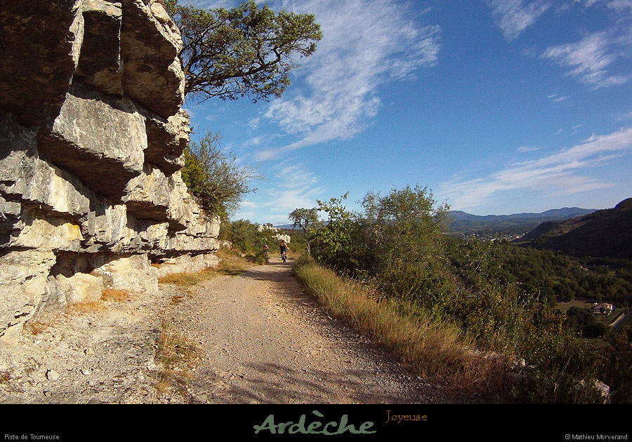 20130825_joyeuse_pistedetourneuse2