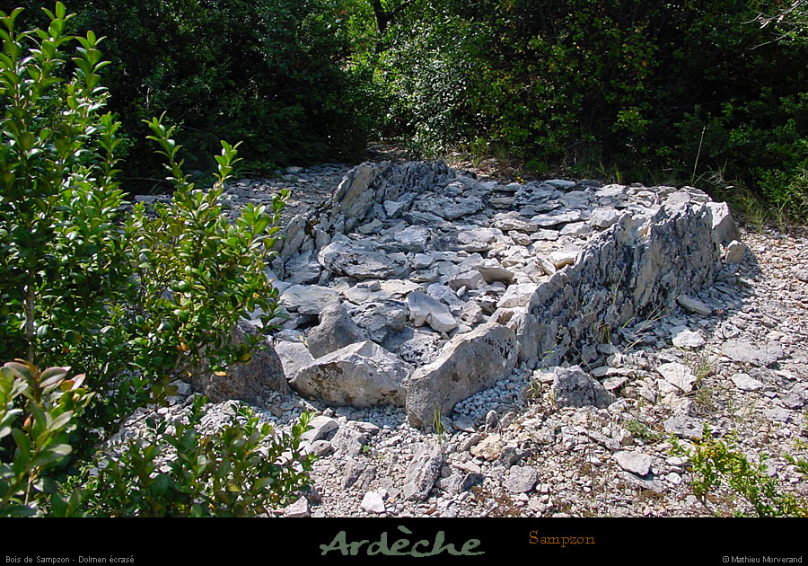 20020830_sampzonbois_dolmenecrase