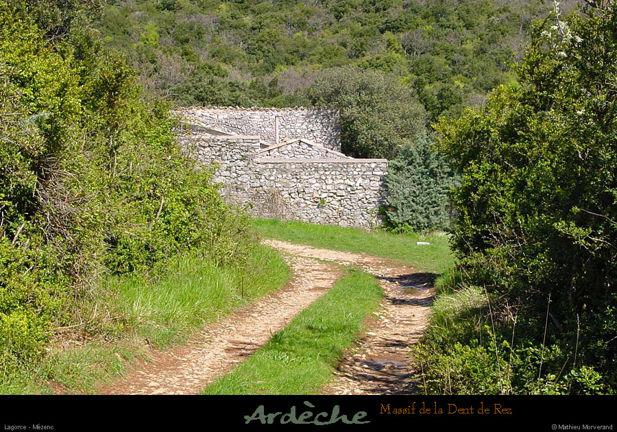 20010407_ruinedemezenc_01