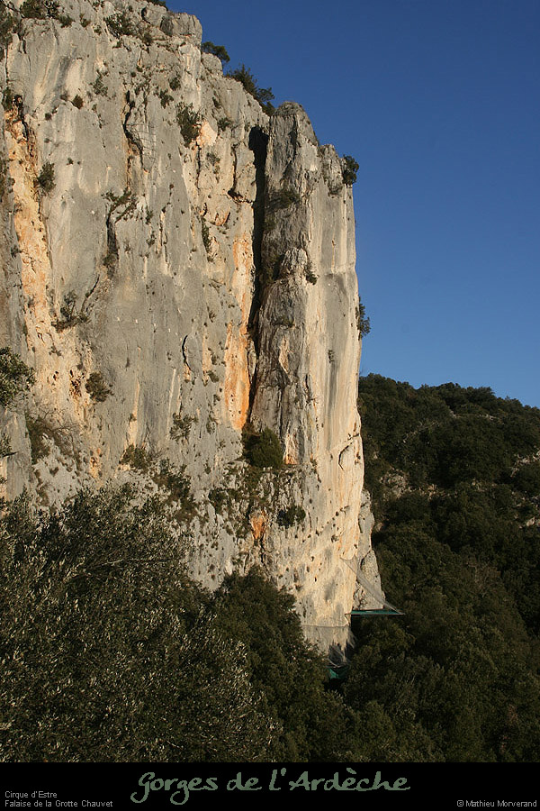 20130103_cirquedestre_grottechauvet_falaise1