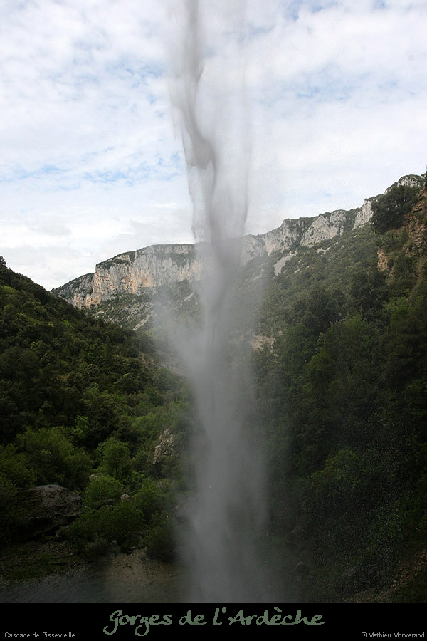 20100513_cascadepissevielleparderriere03