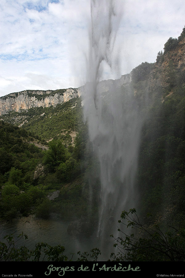 20100513_cascadepissevielleparderriere04