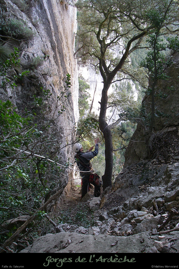 20090220_saleyrongrdearche_descentefaille1