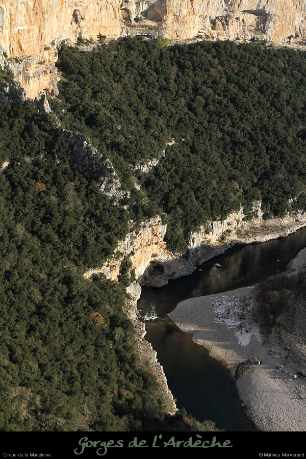 20111229_cirquedelamadeleine_entreegrotte1
