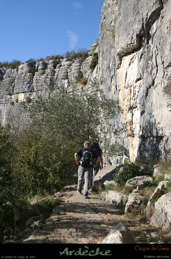 20090315_cirquegens_sentierpiedfalaise01
