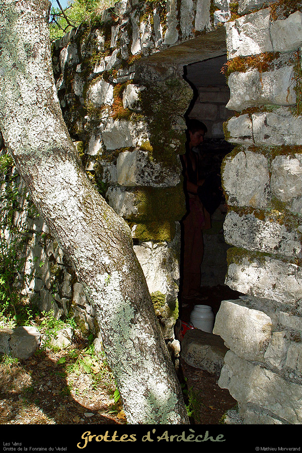 20040814_fontainedevedel_00_entree