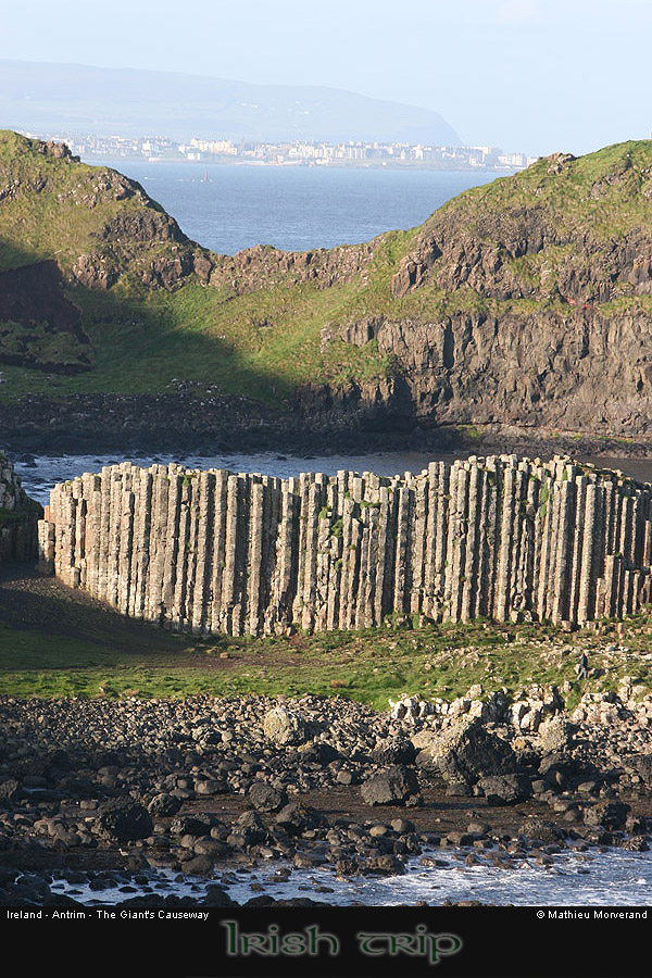 giantcauseway43titledcolumns